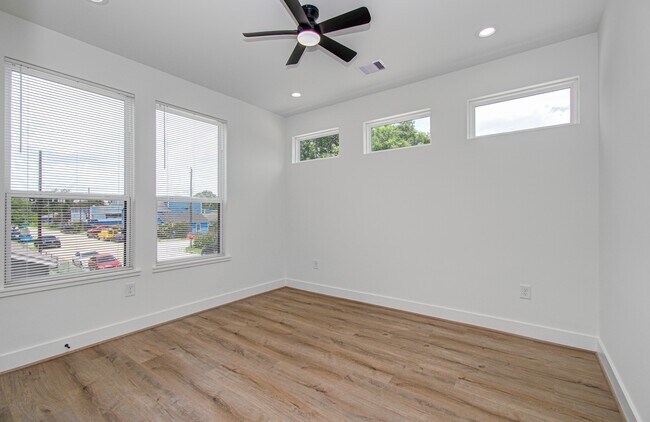 Building Photo - 1308 Tarley St