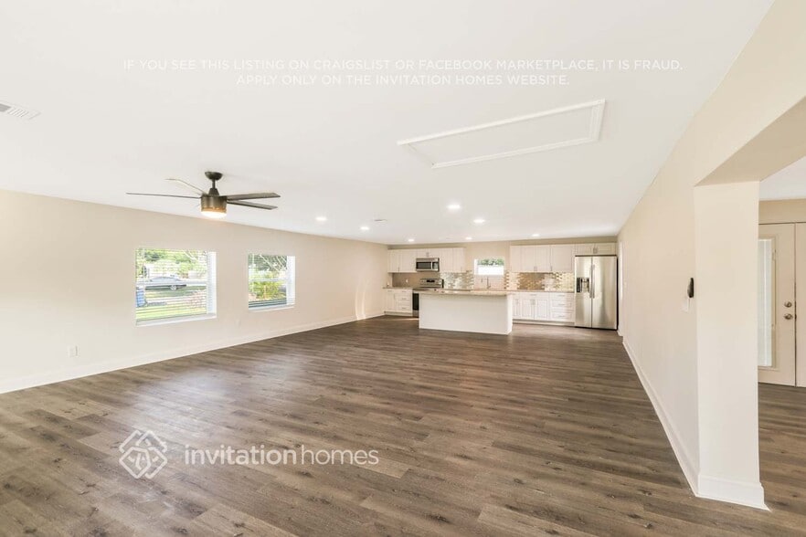 Building Photo - 4000 Marlin Dr SE