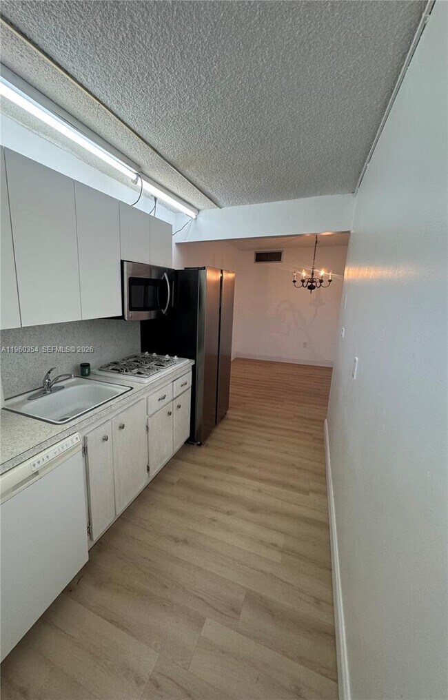 Building Photo - 20320 NE 2nd Ave