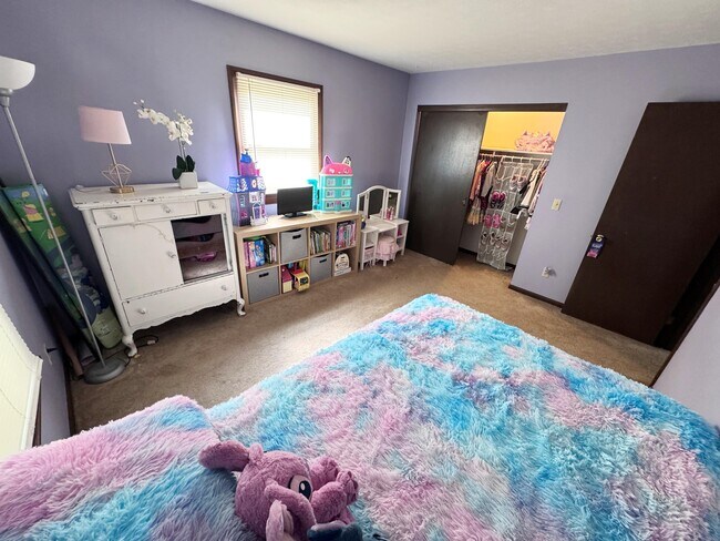 Building Photo - 4554 Sandringham Dr