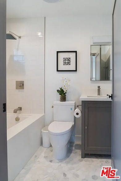 Building Photo - 300 N Plymouth Blvd