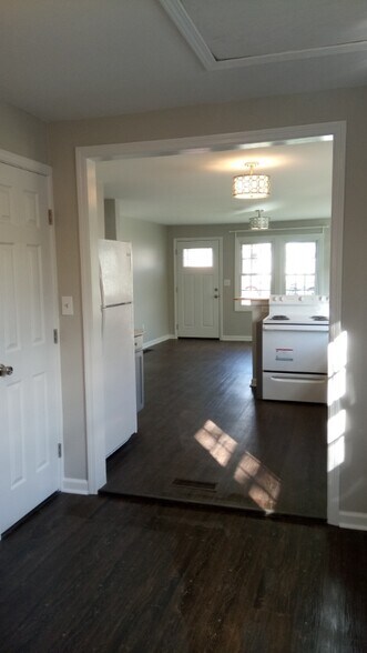 Building Photo - 301 Thompson Rd