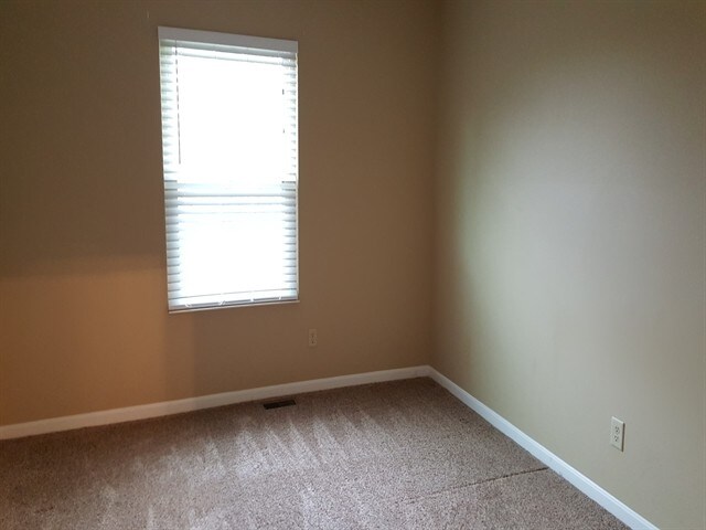 Building Photo - 6528 Lakewood Dr