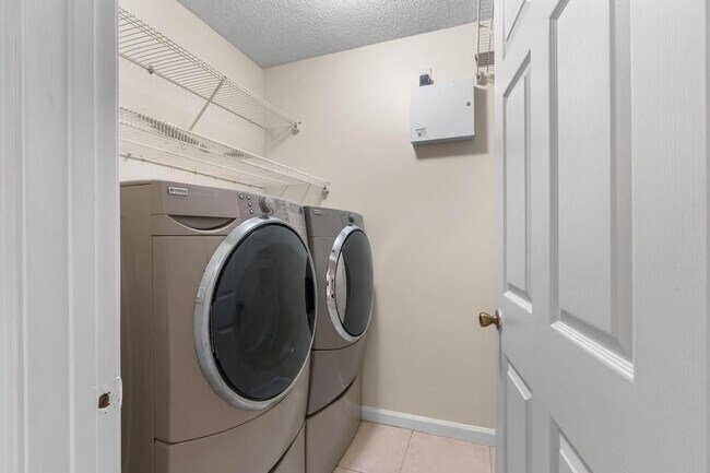 Building Photo - 4806 S Lee Rd