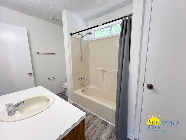 Building Photo - Spacious Two-Story 4BR Cul-De-Sac Home in South Crestview!