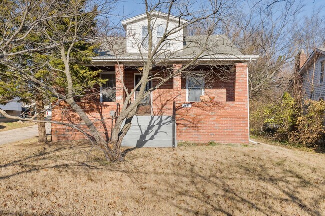 Primary Photo - Accepting Section 8!! Massive 4 bedroom 2 ...