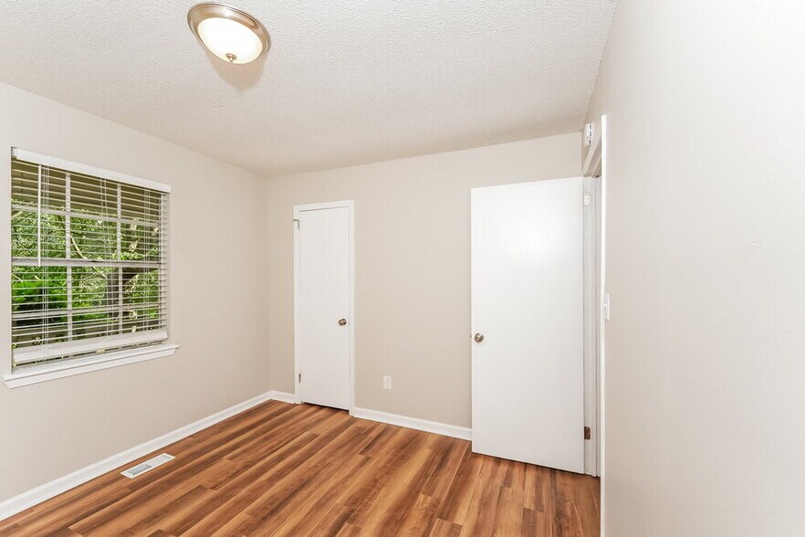 Building Photo - 1684 Brewster Rd