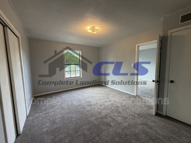 Building Photo - 626 E Curry Dr