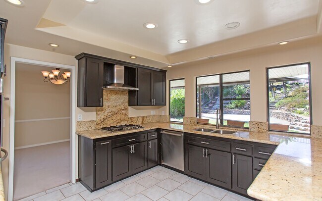 Building Photo - Charming 4 bedroom Home in Oceanside