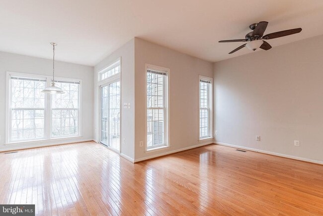 Building Photo - 21927 Windy Oaks Square