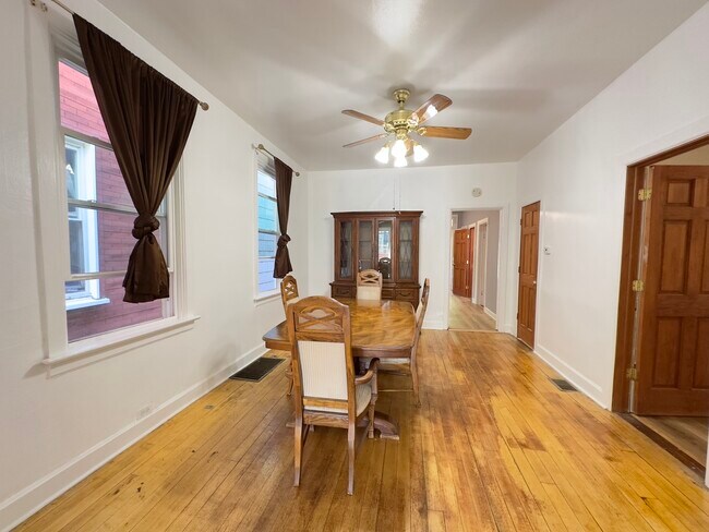 Building Photo - 1924 N St Louis Ave