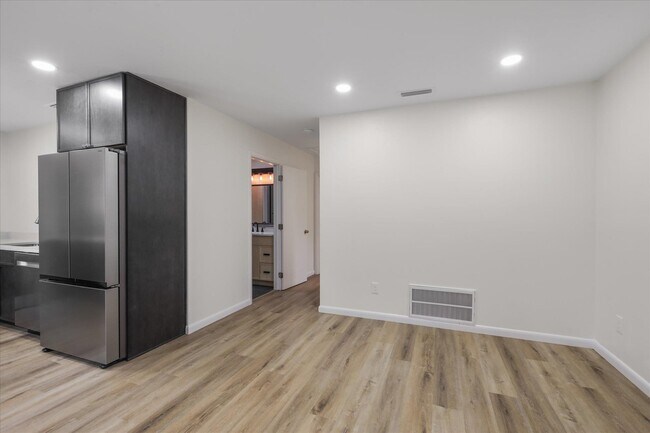 Building Photo - 2401 Jim Lee Rd