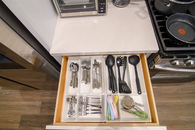 Building Photo - 829 Emile St