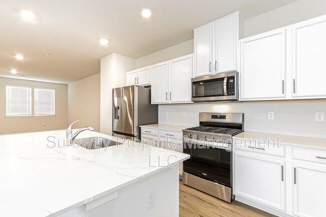 Building Photo - 204 Sandy Rdg Rd