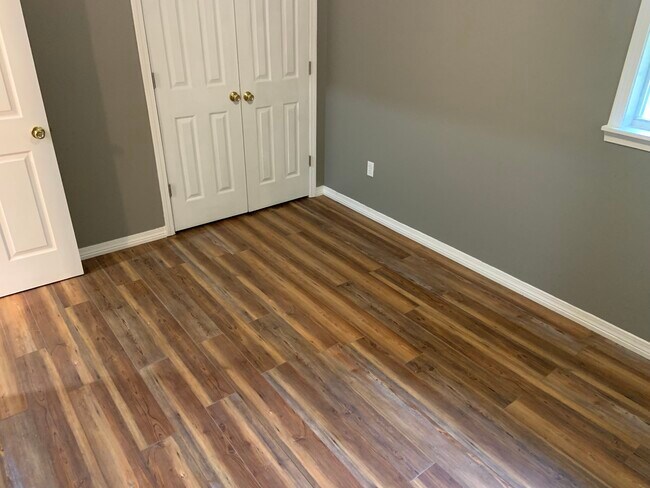 Building Photo - 1130 N 13th Ave