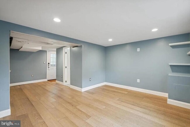 Building Photo - 304 S Glebe Rd