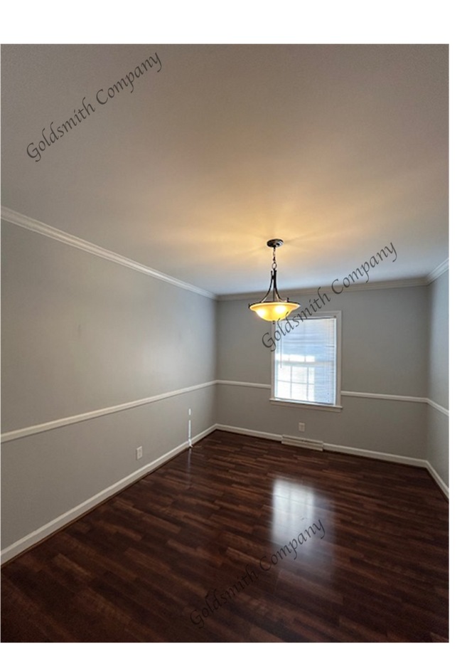 Building Photo - "3-Bedroom with 2 Baths and 2100 Sq Ft of ...