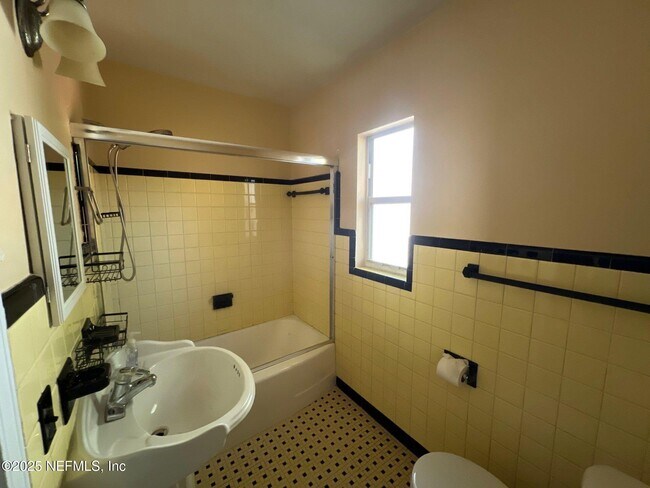 Building Photo - 1359 Stimson St