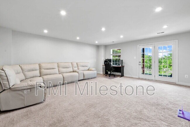 Building Photo - 367 Ontario Dr