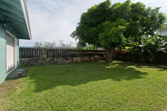 Building Photo - Fully Renovated 4BD in Kuli'ou'ou Valley, Garage-Driveway, Spacious Yard, and Work Shed PETS ALLOWED