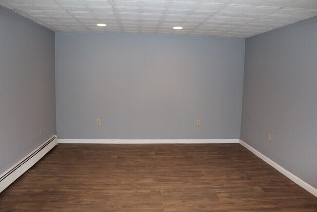 Building Photo - 90 Mendon St