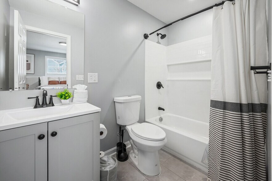 Building Photo - 81 Luna St