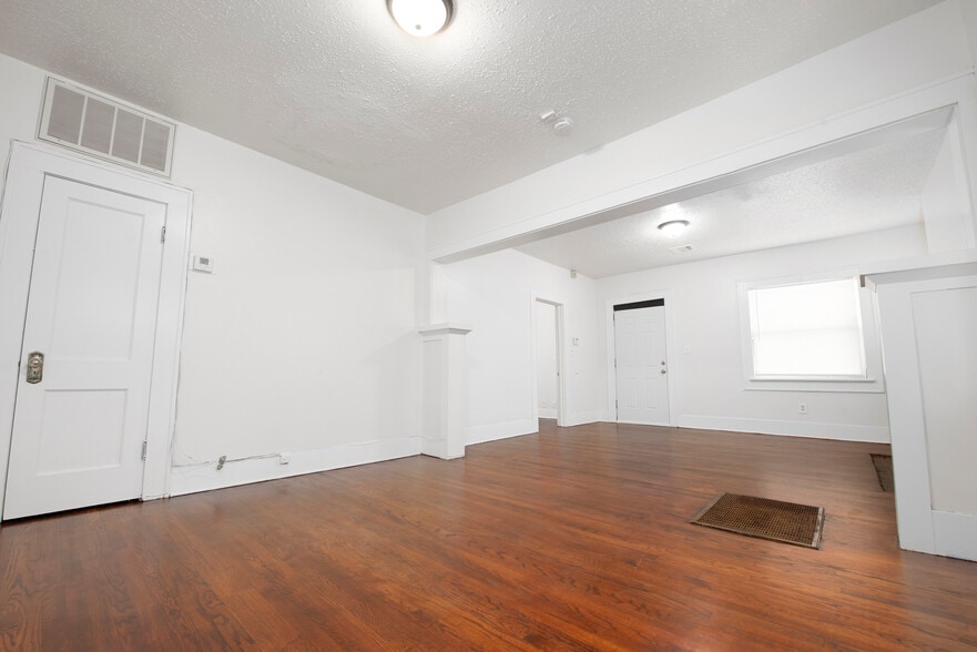 Building Photo - 323 NW 26th St