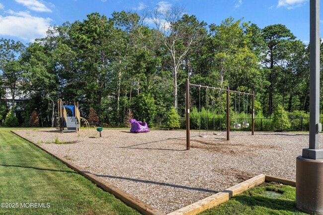 Building Photo - 305 Cyprus Ct