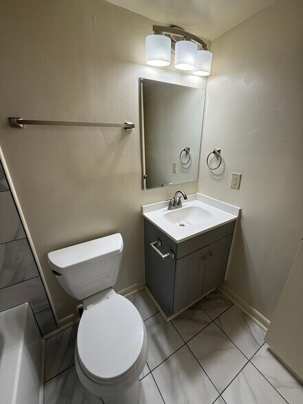 Building Photo - 425 S Church St