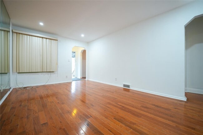 Building Photo - 1405 Burke Ave
