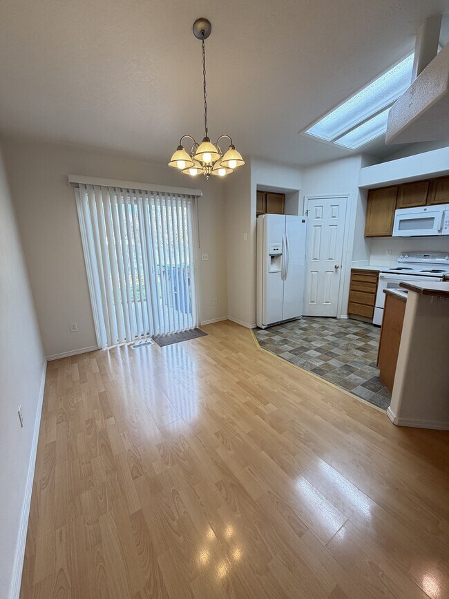 Building Photo - 2067 S Linda Vista Pl