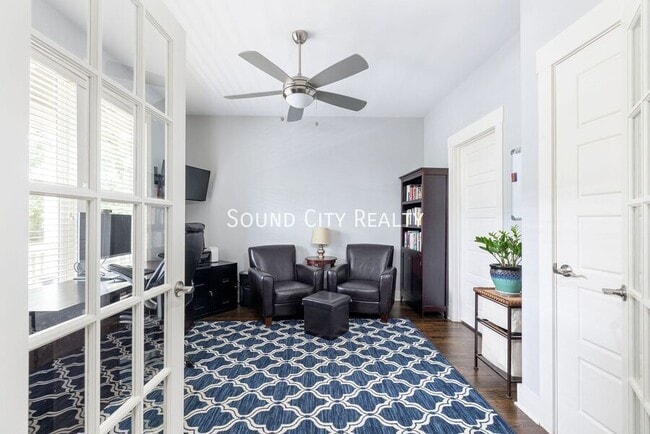 Building Photo - 606B Eastboro Dr