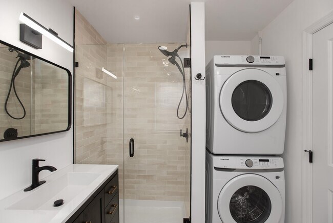 Building Photo - 38 Ravine Ave