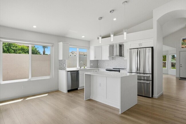 Building Photo - 5958 E Kelton Ln