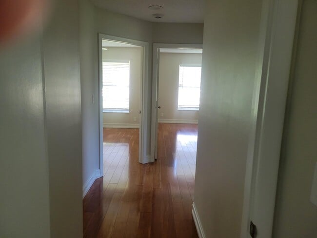 Building Photo - 715 Birdie Ct