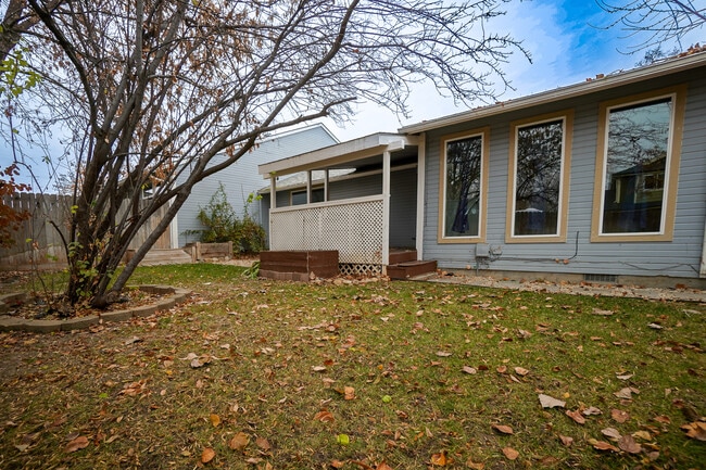 Building Photo - 2569 Camden Ln