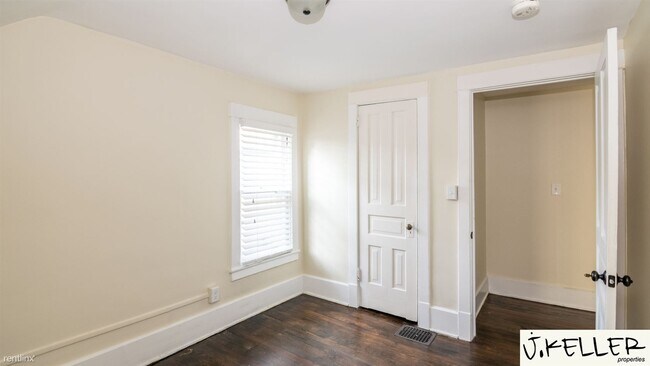 Building Photo - 4 br, 2 bath House - 221 W Mosley St