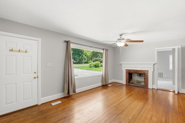 Building Photo - Move-in Ready 3 Bedroom Ranch Home in Eastway Park