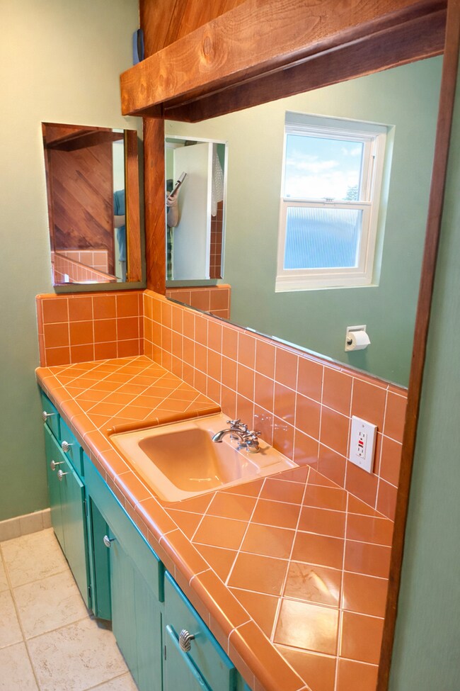 Building Photo - HILLCREST TRIPLEX