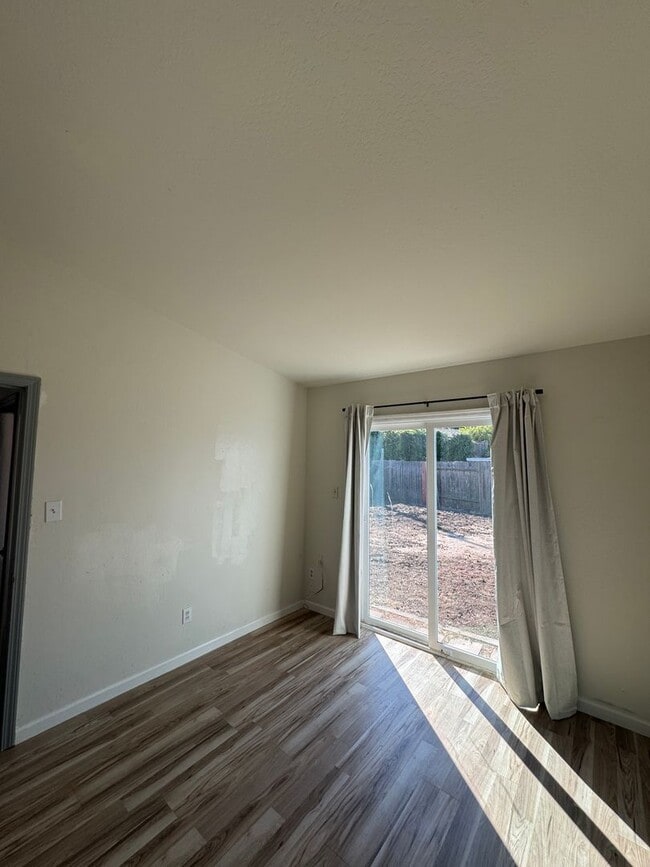 Building Photo - 103 Pueblo Way
