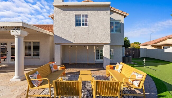 Building Photo - 2431 E Laurel St