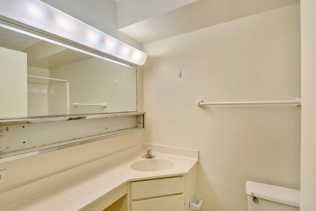 Building Photo - 134 Turtle Creek Rd #6