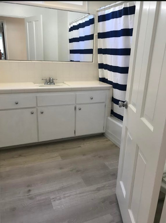 Full Bathroom - 6629 Sunnyslope Ave
