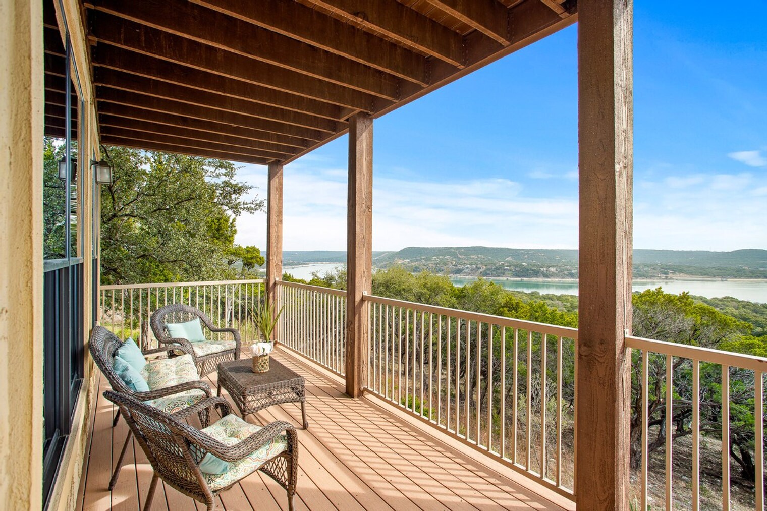 Building Photo - 18016 Edgewood Way