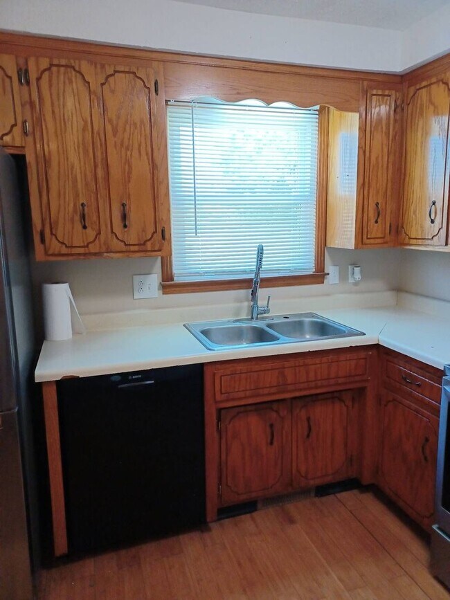 Building Photo - 421 Bluff Dr