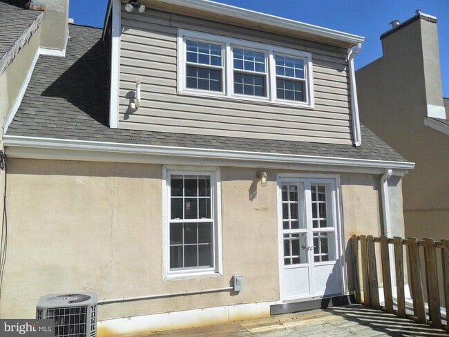 Building Photo - 120 Delaware St