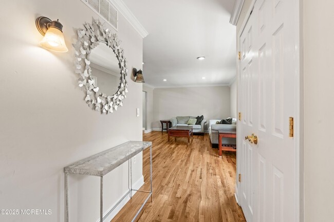 Building Photo - 7 Linden Ave