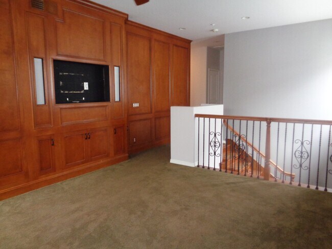 Building Photo - Custom executive home in gated community 1...
