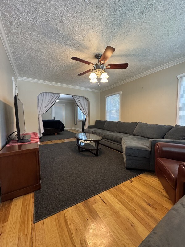 Building Photo - 732 S 900 E