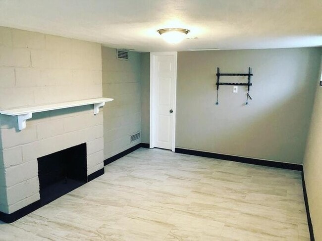 Building Photo - Cape Cod 3bed 1.5 bath in Westwood Hills, KS